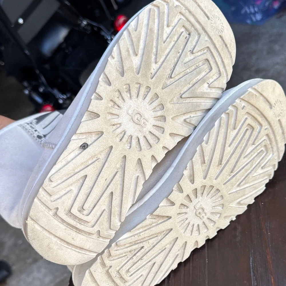 UGG Off-White Classic Boots - Picture 5 of 7